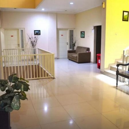 Reddoorz Near Plaza Araya Malang Hotel Blimbing  ภายนอก รูปภาพ