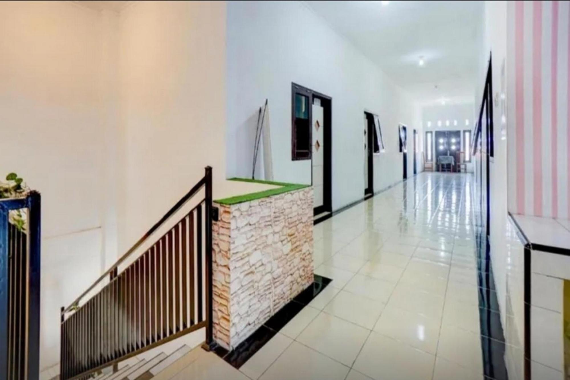 Reddoorz Near Plaza Araya Malang Hotel Blimbing  ภายนอก รูปภาพ
