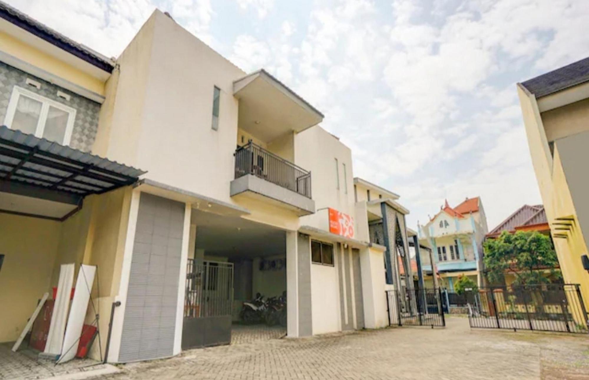 Reddoorz Near Plaza Araya Malang Hotel Blimbing  ภายนอก รูปภาพ